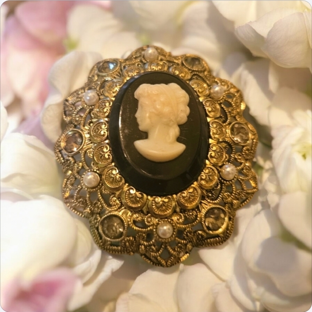 Vintage Coro Cameo Brooch faux pearls & rhinestones